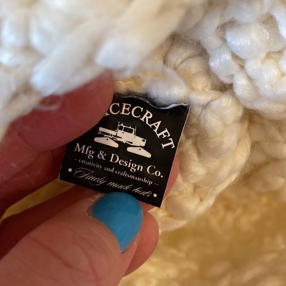 Spacecraft Chunky Cableknit Pom Beanie - Picture 4 of 5